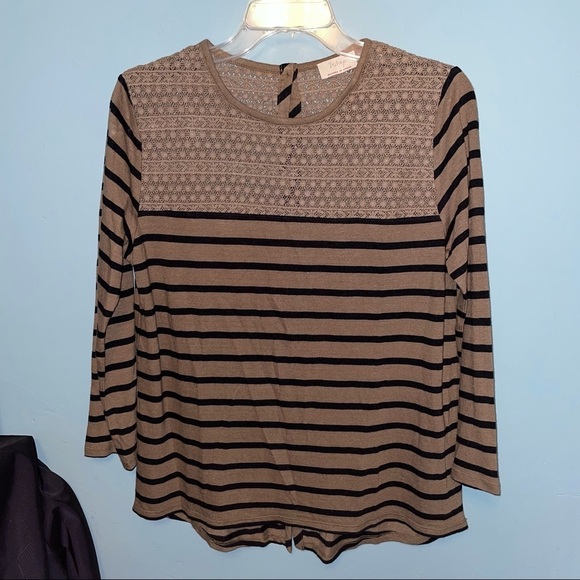 Wrap London Linen Blend Top with Button Back and Crochet Detail Size 2 - Picture 1 of 7